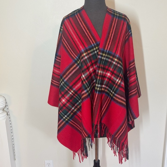NEW Kiltane Scotland Lambswool Plaid Shawl Poncho Wrap NWT - Picture 1 of 7